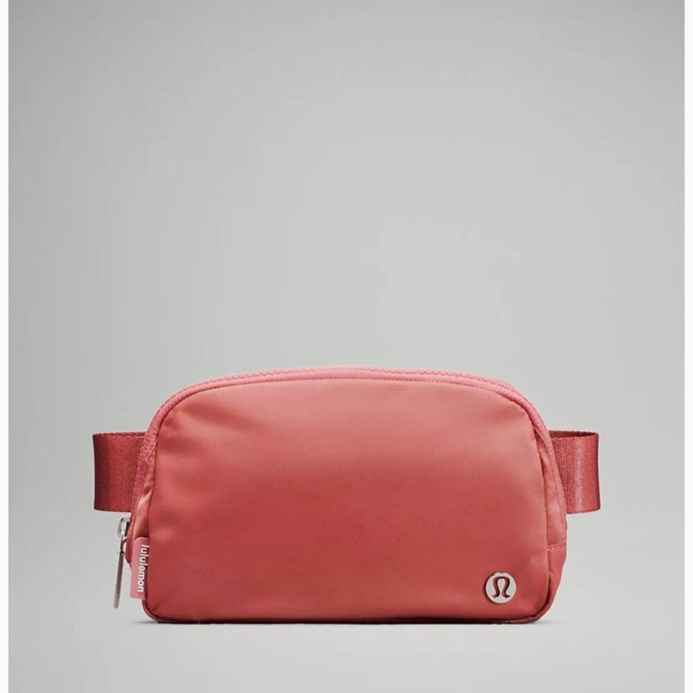 NEW Lululemon Everywhere Belt Bag in Brier Rose